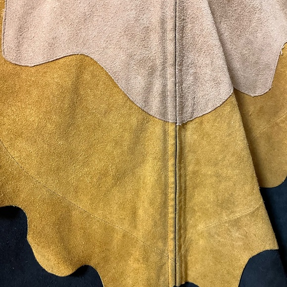 Beautiful Leather Poncho - Picture 4 of 13